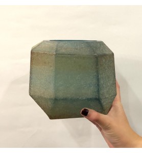 jarrón octogonal asimétrico